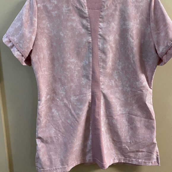 Pink scrub top - Picture 3 of 4